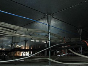 Yükseltilmiş Zeminin Altı ve Ayaklar